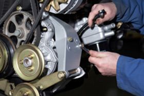 Check Control Auto mecánico reparando motor